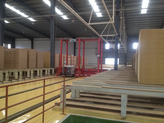 2014年6月我司第二套中间仓储全套设备在江西绿洲木业有限公司已投产验收